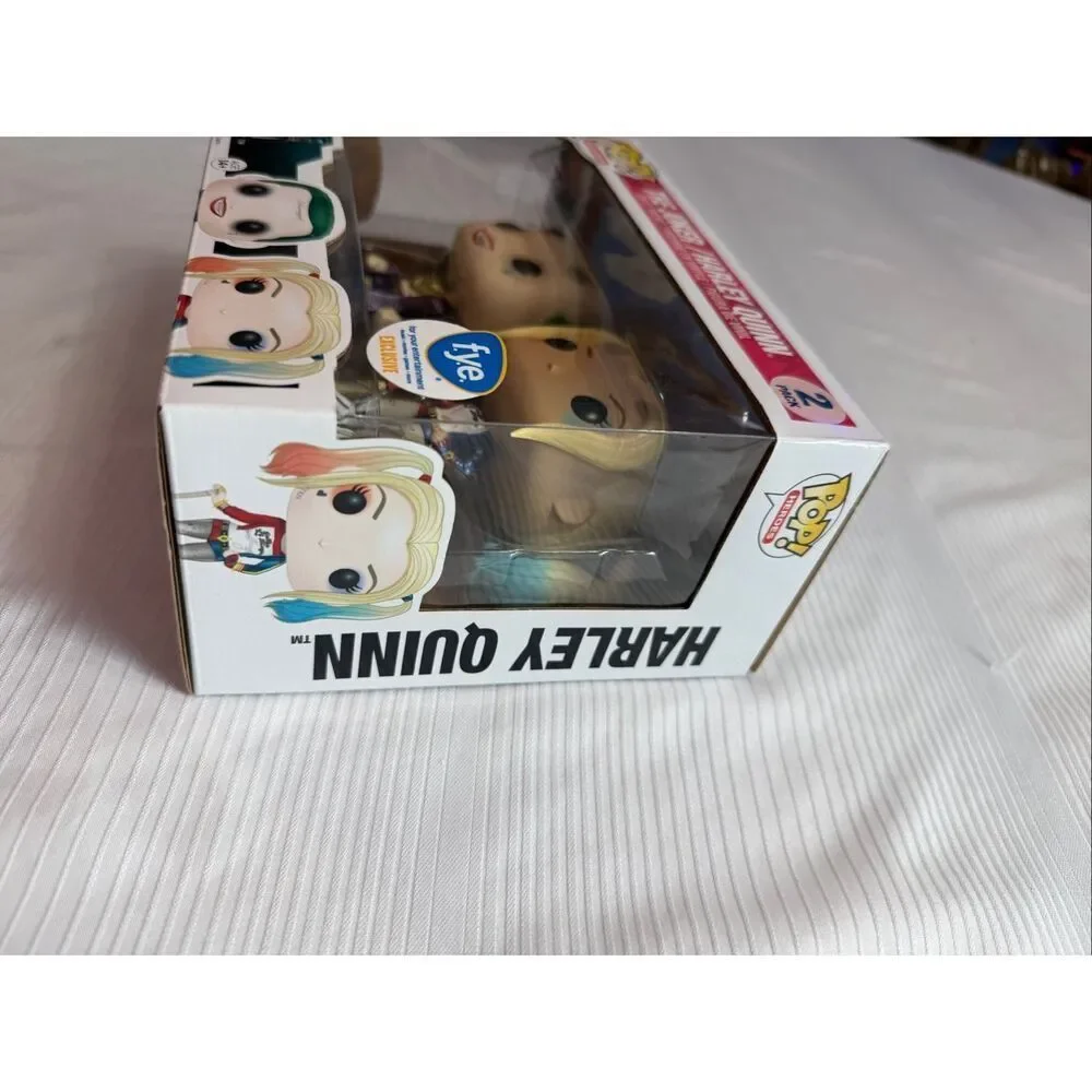 Funko Pop! DC Heroes Suicide Squad The Joker & Harley Quinn 2 Pack Fye Exclusive - Picture 2 of 7